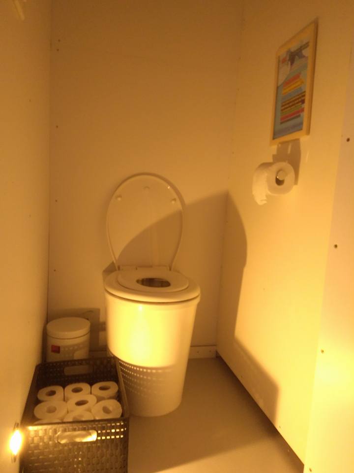 toilette sèche mobile type roulotte Terra Preta Sanitaires créée par Charley Meignant