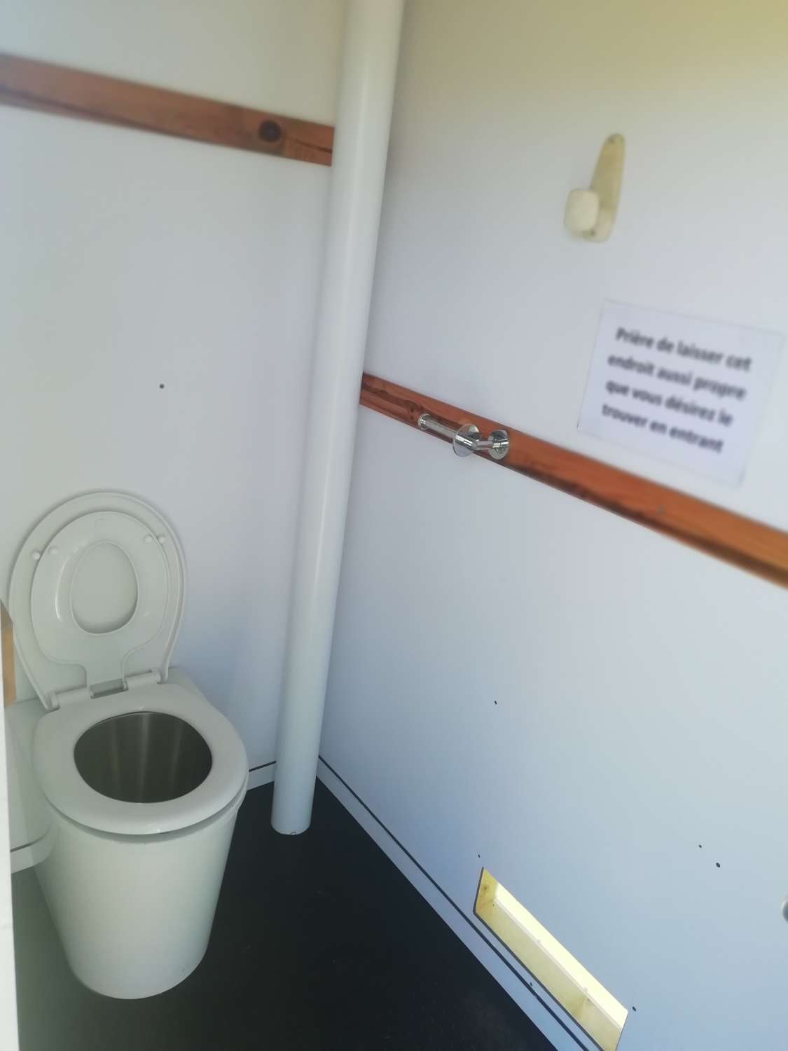 cabine toilette sèche 100 % autonome